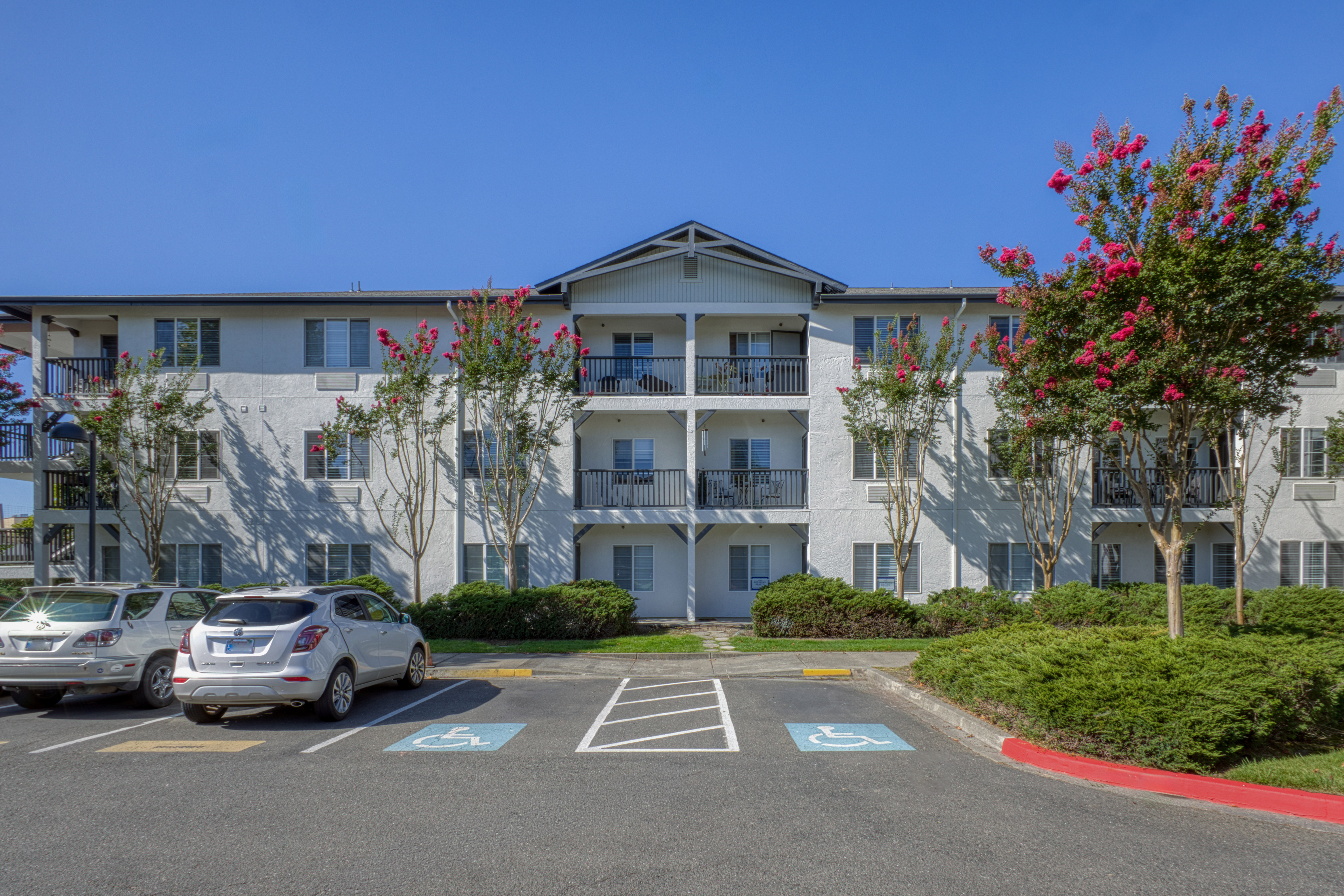 Provincial Senior Living Solstice at Santa Rosa 02